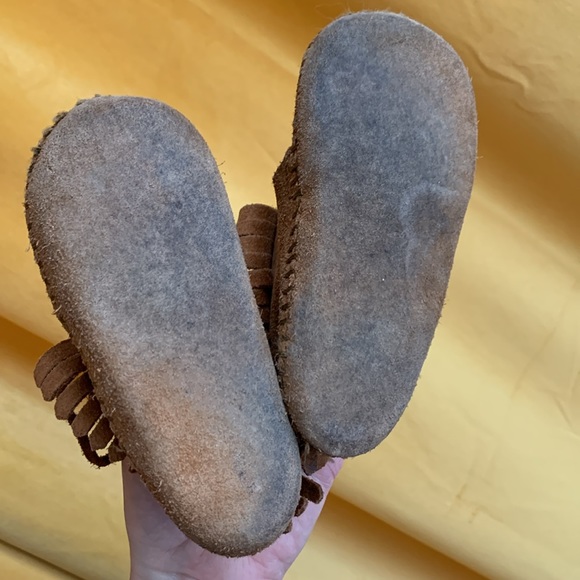 Minnetonka  Kids' Classic Fringe Softsole Boot - Picture 5 of 8